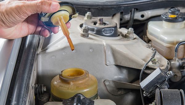 MATHY Technik-Tipp: Servolenkung Auto Ölstand prüfen